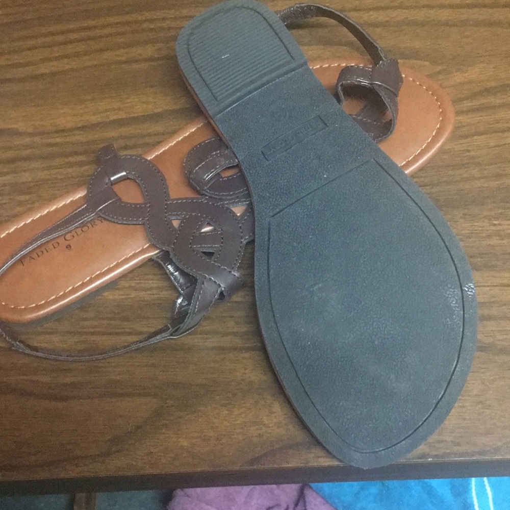 Sandals - Picture 2 of 4